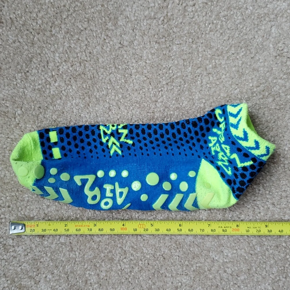 Under Armour six pairs